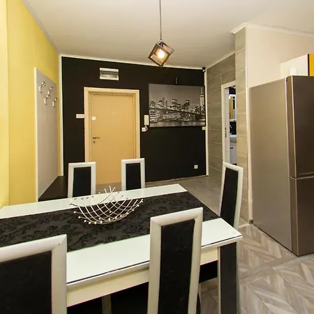 Апартаменты Yellow&Black